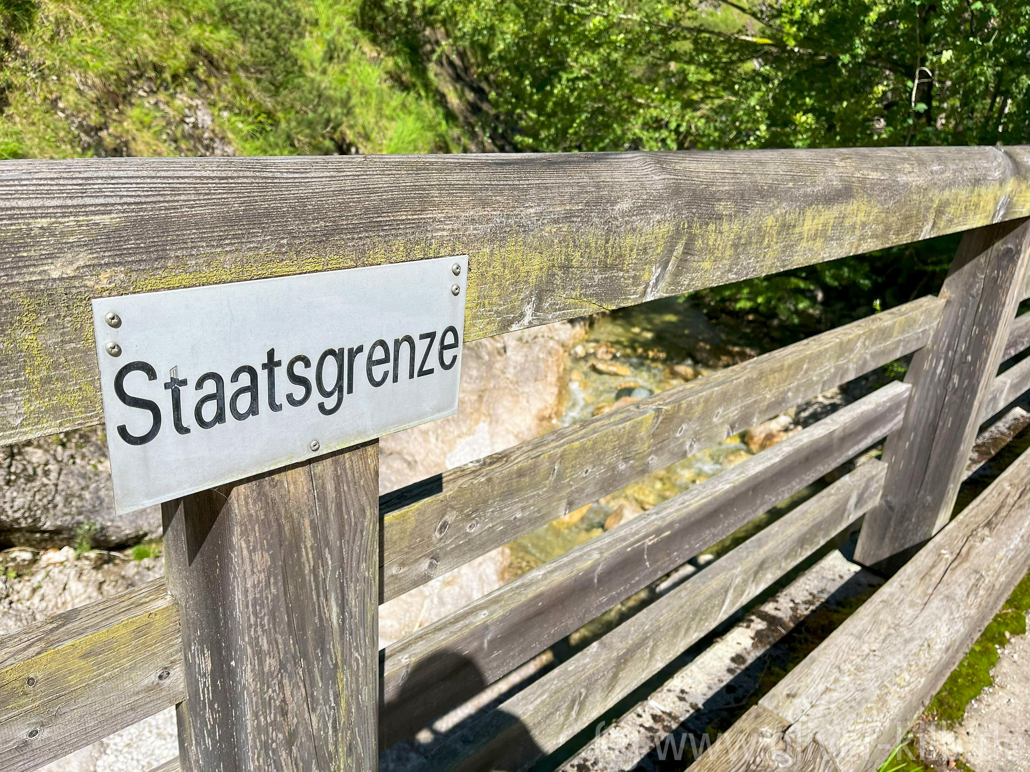 Der Steinbach trennt Deutschland und Österreich