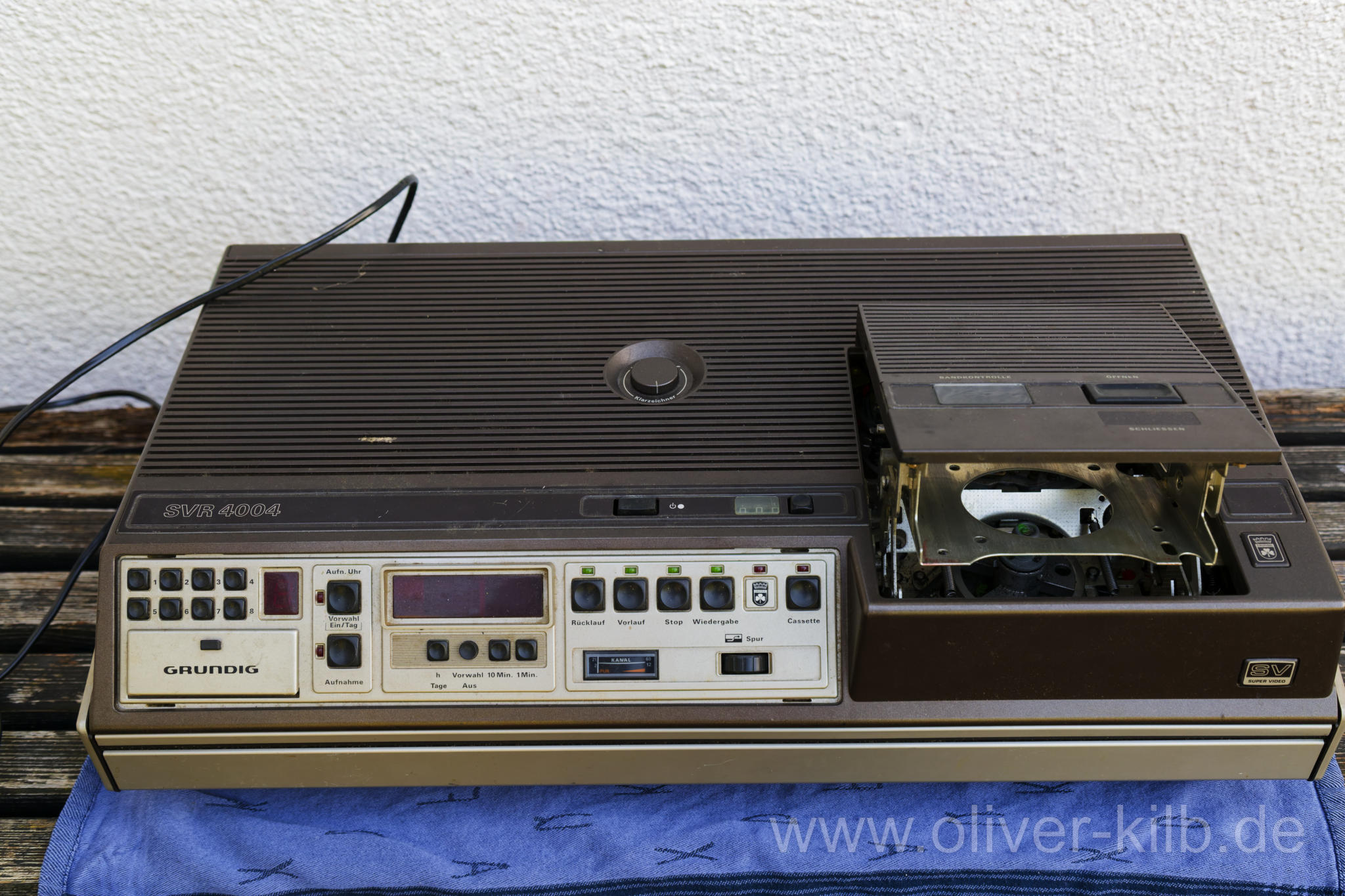 Grundig SVR 4004.