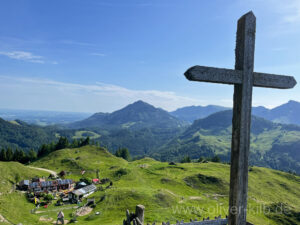 Die Kranzhorn-Alm als geeignetes Pausenziel.