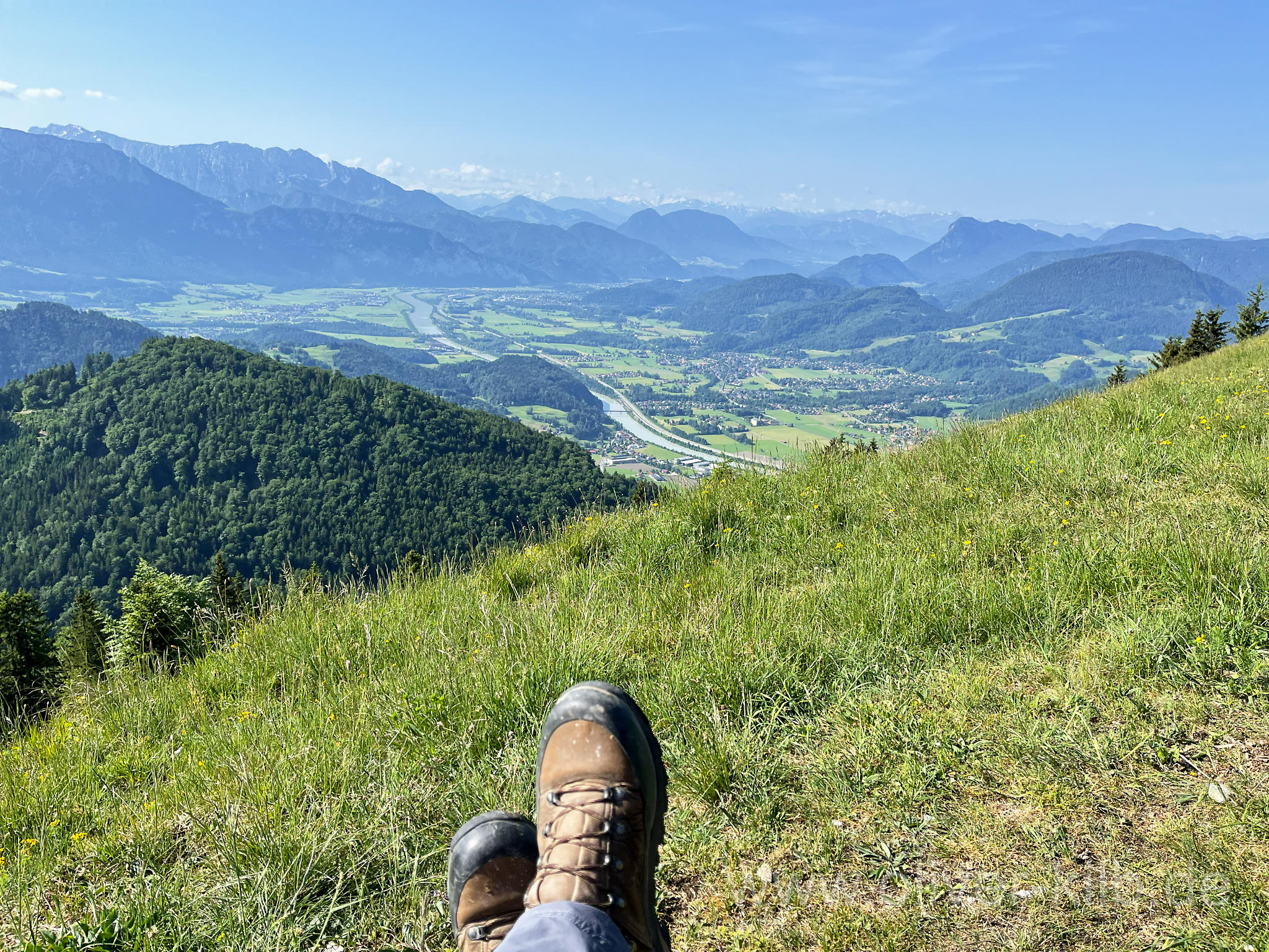 Eine kleine Pause mit Blick zum Inn und zur Grenze nach Österreich.