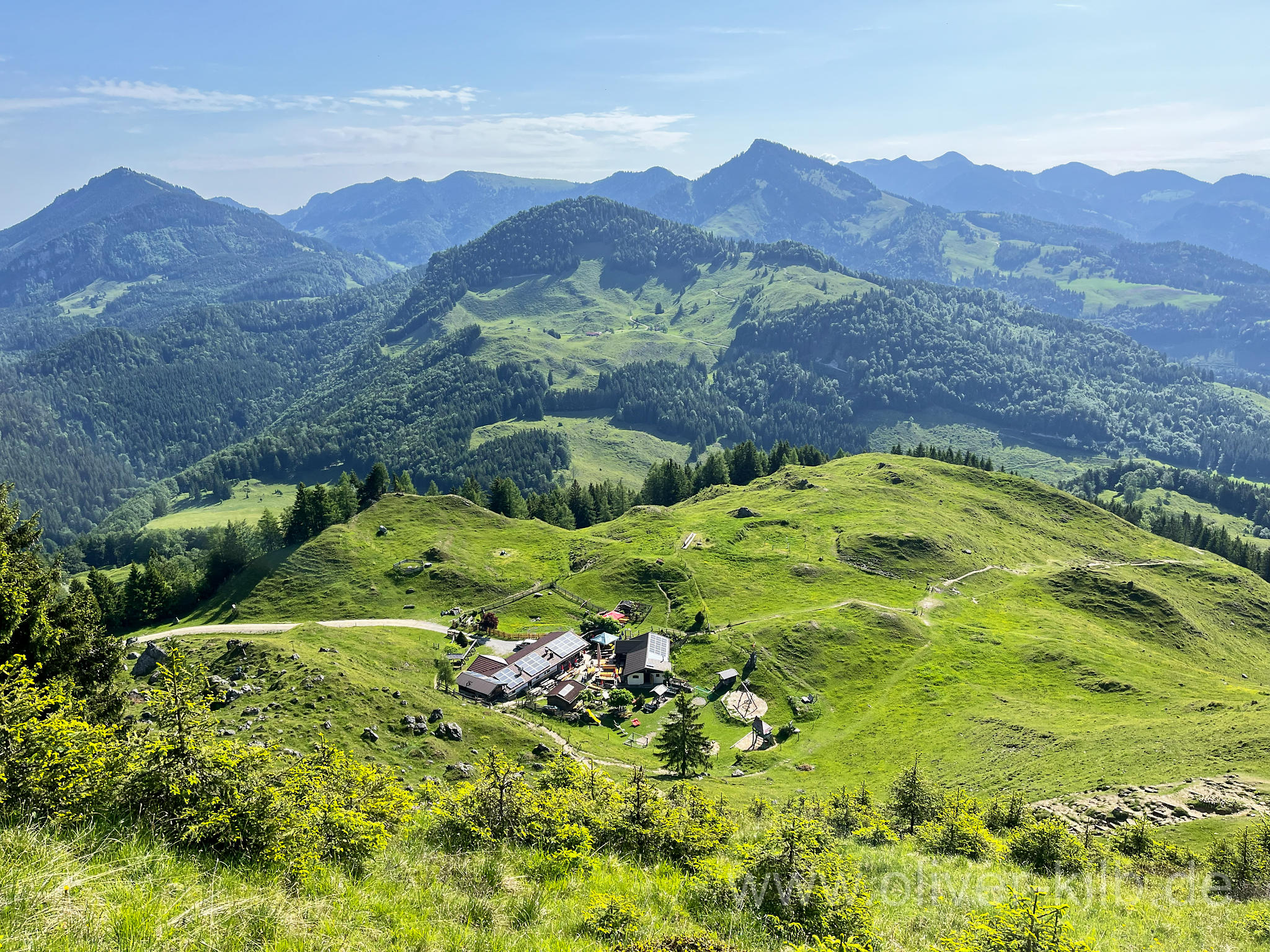 Die Kranzhorn-Alm liegt nun schon weit entfernt.